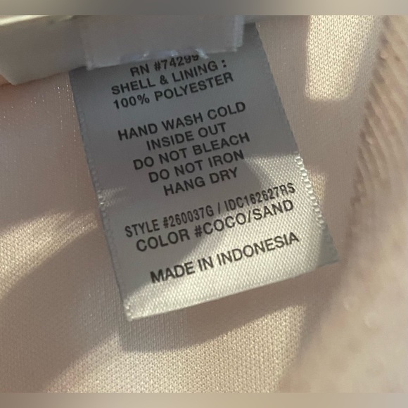 Sweet storm cream evening gown. - Picture 4 of 10